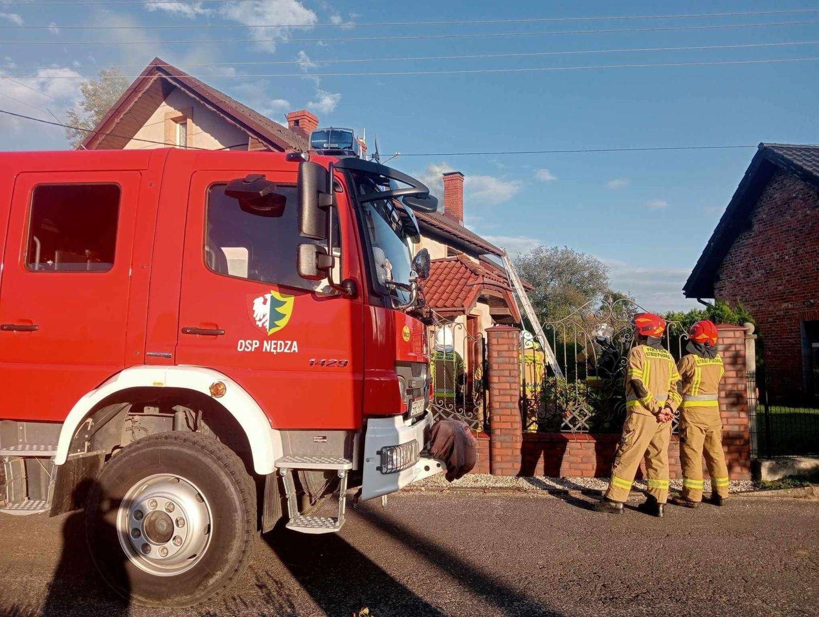 Zdjęcie w galerii na portalu naszraciborz.pl: Pożar sadzy w Szymocicach. W akcji pięć zastępów strażackich wiadomości z regionu