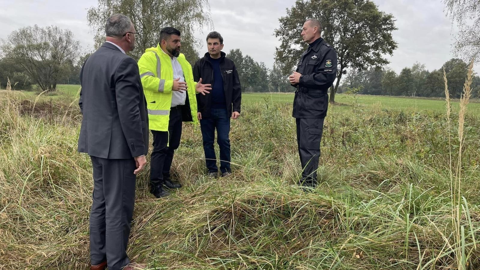 Zdjęcie w galerii na portalu naszraciborz.pl: Wojewoda Śląski ocenia inwestycje przeciwpowodziowe w Gminie Kuźnia Raciborska i Gminie Nędza wiadomości z regionu