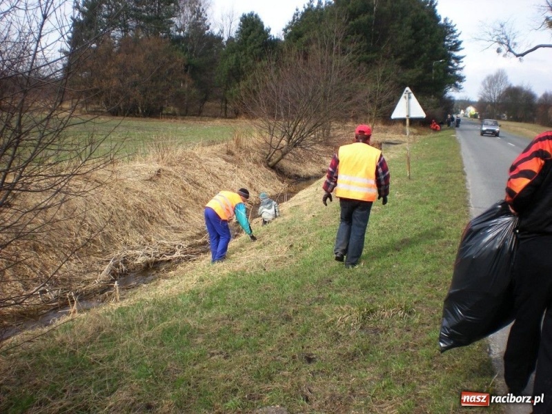 Zdjęcie w galerii na portalu naszraciborz.pl: Wiosenne porządki w Rudzie Kozielskiej  wiadomości z regionu