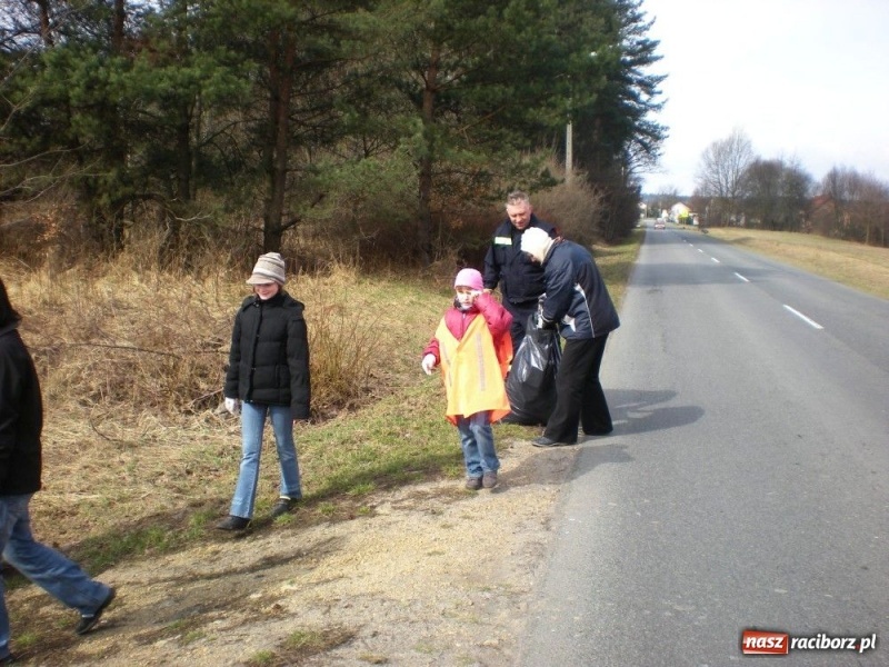 Zdjęcie w galerii na portalu naszraciborz.pl: Wiosenne porządki w Rudzie Kozielskiej  wiadomości z regionu