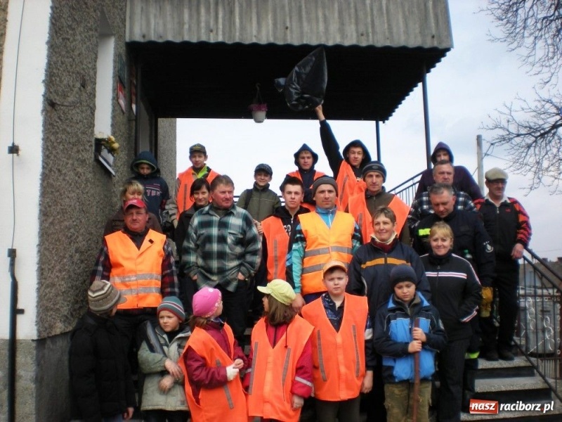 Zdjęcie w galerii na portalu naszraciborz.pl: Wiosenne porządki w Rudzie Kozielskiej  wiadomości z regionu