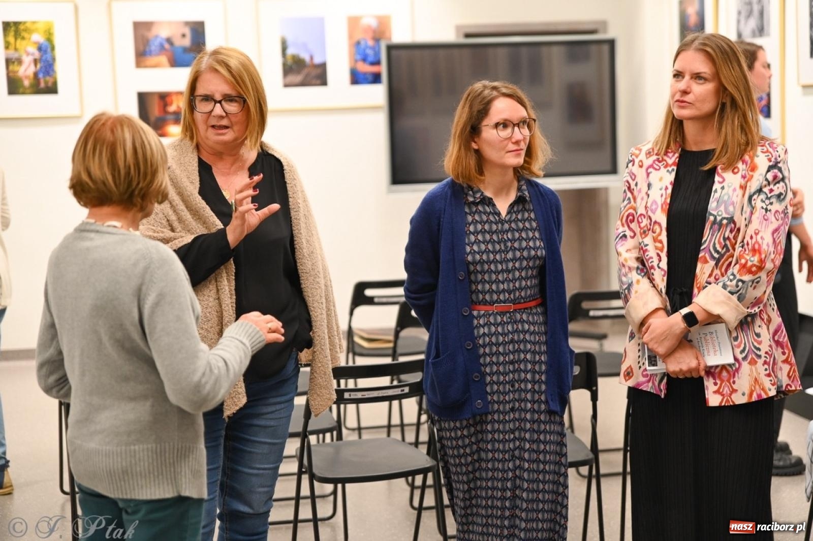 Zdjęcie w galerii na portalu naszraciborz.pl: Sztuka przeciw wojnie – Spotkanie z Tetianą Oleksiienką i Tają Levchenko w Bibliotece Raciborskiej wiadomości z regionu