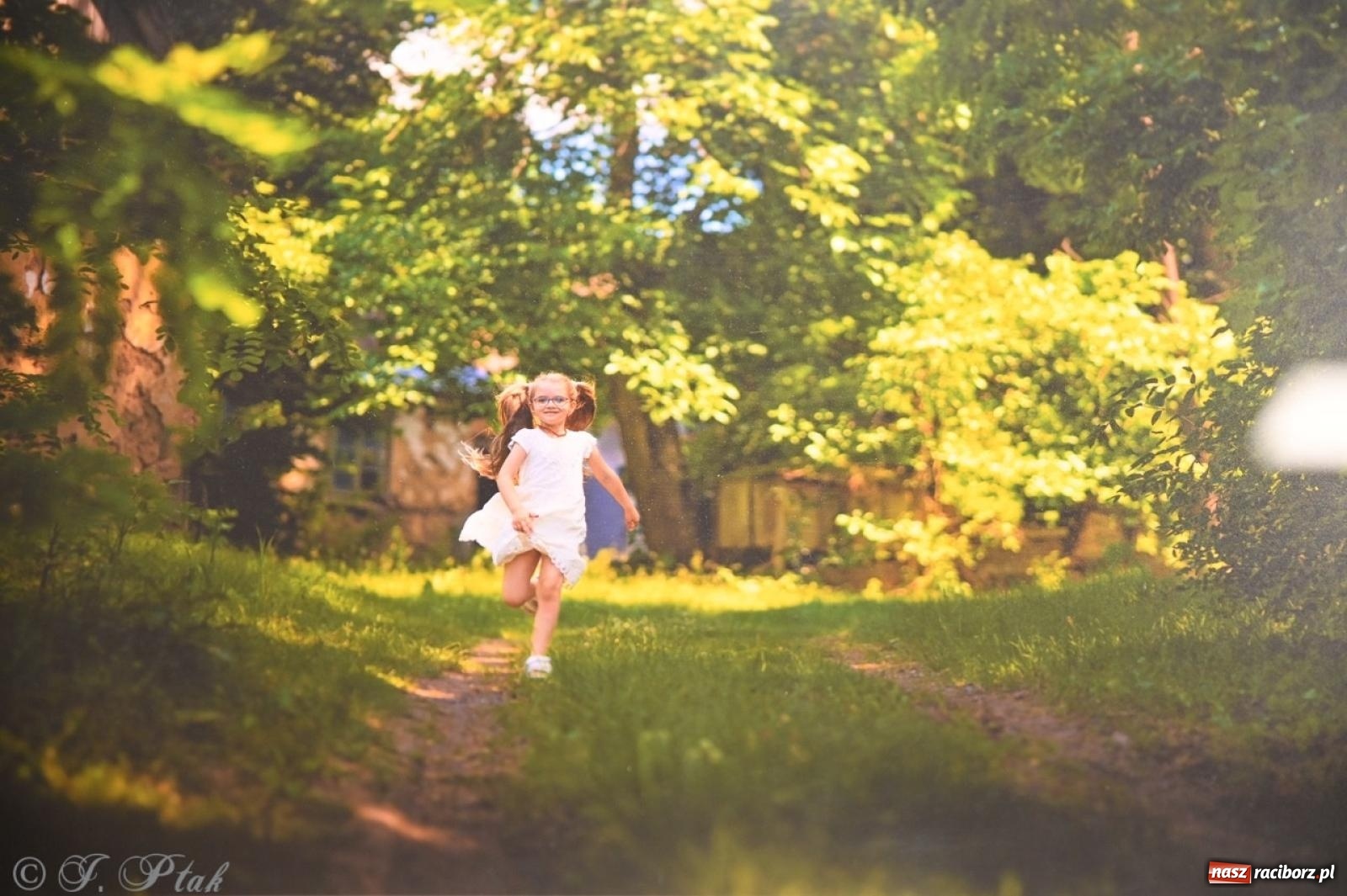 Zdjęcie w galerii na portalu naszraciborz.pl: Sztuka przeciw wojnie – Spotkanie z Tetianą Oleksiienką i Tają Levchenko w Bibliotece Raciborskiej wiadomości z regionu