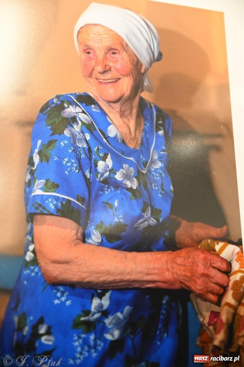 Zdjęcie w galerii na portalu naszraciborz.pl: Sztuka przeciw wojnie – Spotkanie z Tetianą Oleksiienką i Tają Levchenko w Bibliotece Raciborskiej wiadomości z regionu