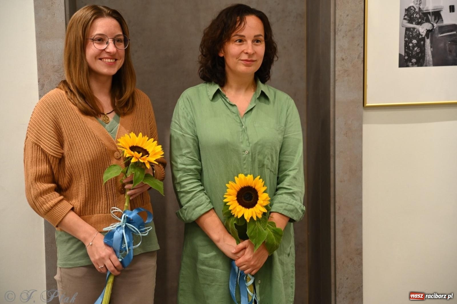 Zdjęcie w galerii na portalu naszraciborz.pl: Sztuka przeciw wojnie – Spotkanie z Tetianą Oleksiienką i Tają Levchenko w Bibliotece Raciborskiej wiadomości z regionu