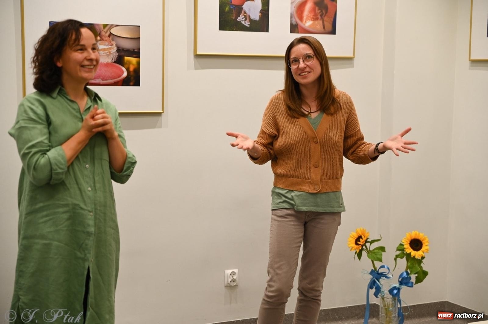 Zdjęcie w galerii na portalu naszraciborz.pl: Sztuka przeciw wojnie – Spotkanie z Tetianą Oleksiienką i Tają Levchenko w Bibliotece Raciborskiej wiadomości z regionu