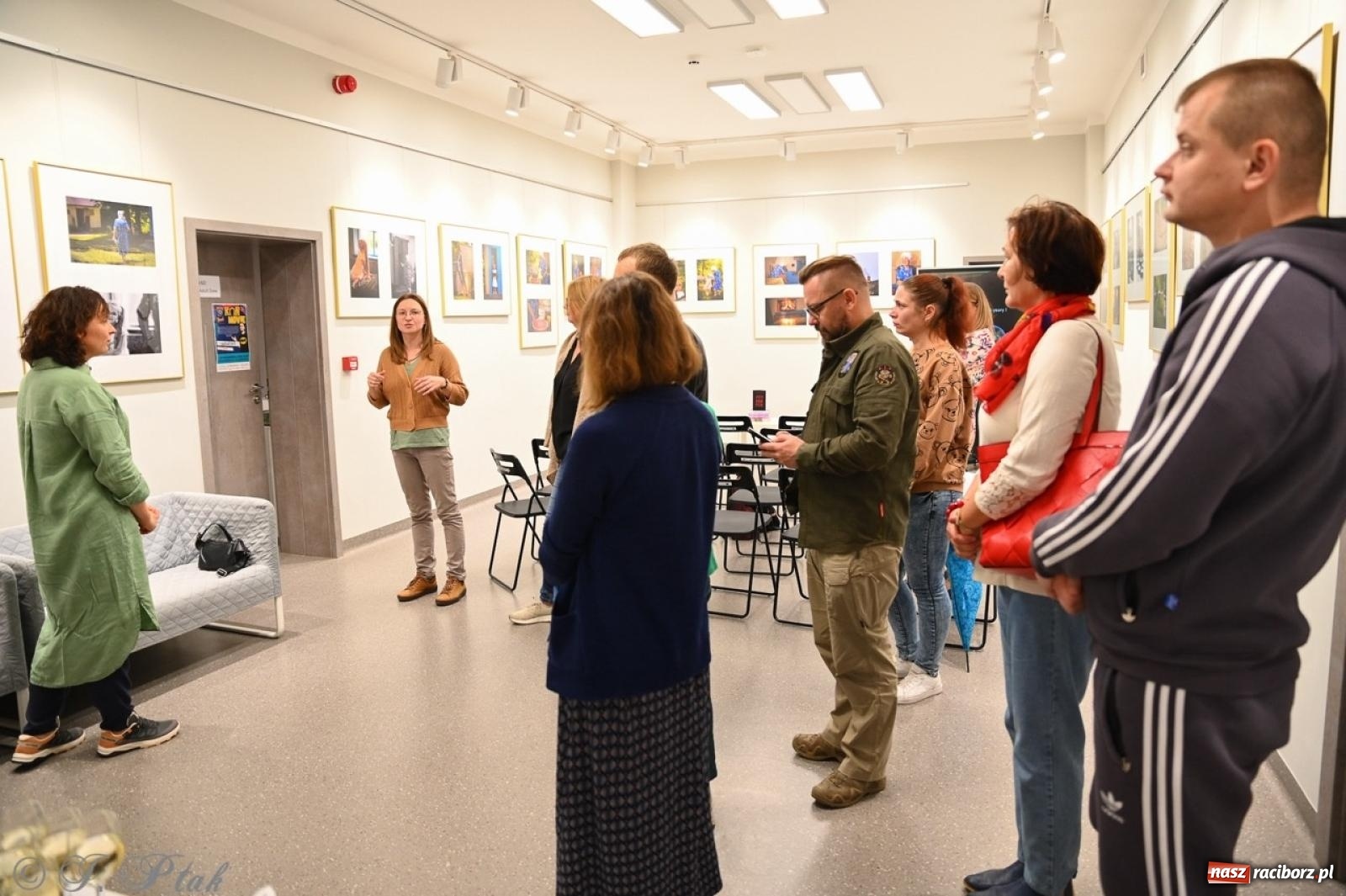 Zdjęcie w galerii na portalu naszraciborz.pl: Sztuka przeciw wojnie – Spotkanie z Tetianą Oleksiienką i Tają Levchenko w Bibliotece Raciborskiej wiadomości z regionu