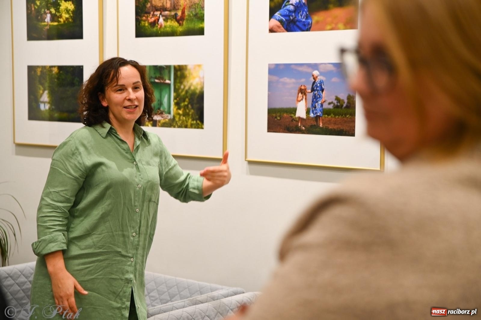 Zdjęcie w galerii na portalu naszraciborz.pl: Sztuka przeciw wojnie – Spotkanie z Tetianą Oleksiienką i Tają Levchenko w Bibliotece Raciborskiej wiadomości z regionu