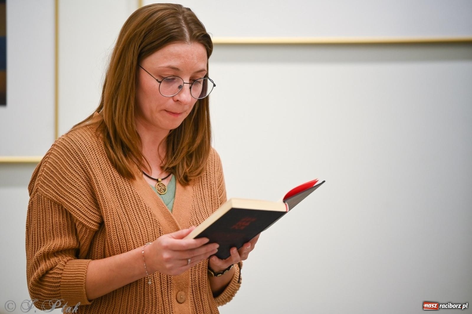 Zdjęcie w galerii na portalu naszraciborz.pl: Sztuka przeciw wojnie – Spotkanie z Tetianą Oleksiienką i Tają Levchenko w Bibliotece Raciborskiej wiadomości z regionu