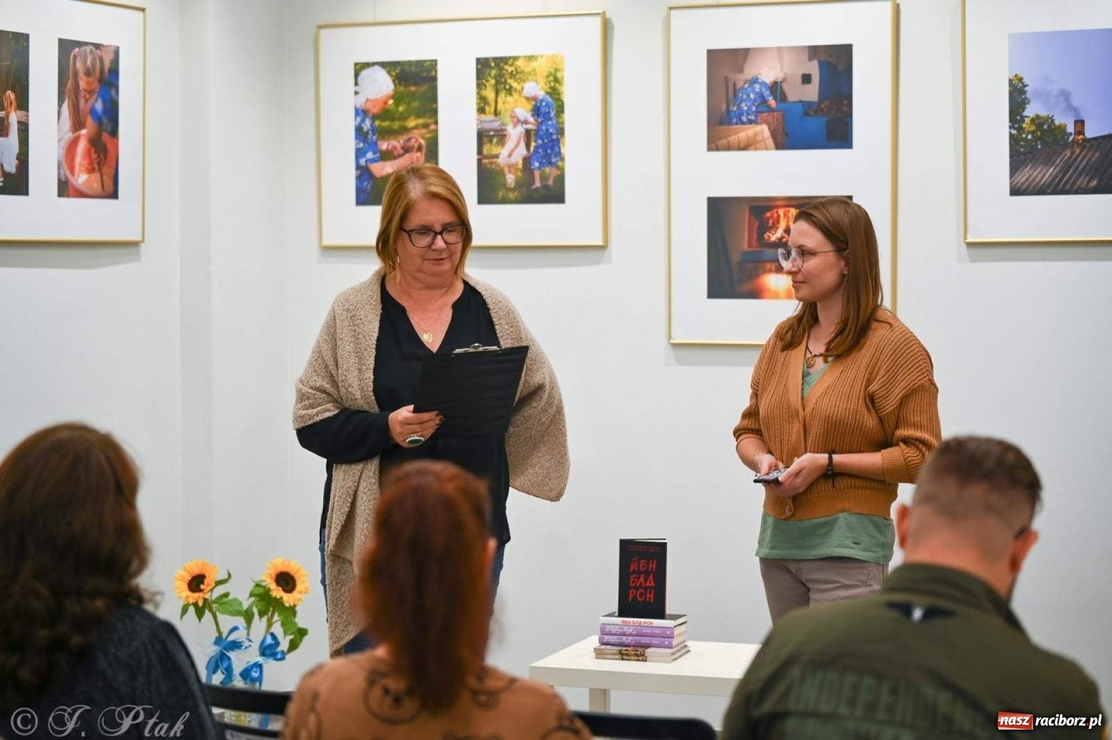 Zdjęcie w galerii na portalu naszraciborz.pl: Sztuka przeciw wojnie – Spotkanie z Tetianą Oleksiienką i Tają Levchenko w Bibliotece Raciborskiej wiadomości z regionu
