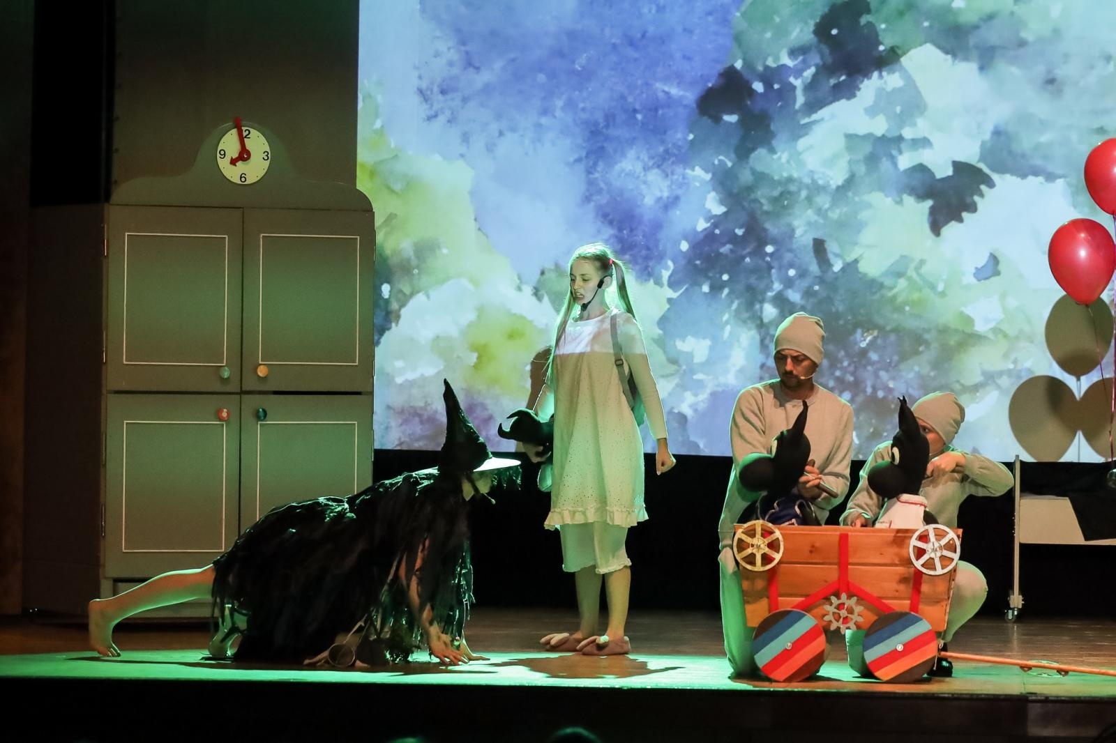 Zdjęcie w galerii na portalu naszraciborz.pl: Beboki. Kapitalny spektakl teatralny w Raciborskim Centrum Kultury wiadomości z regionu