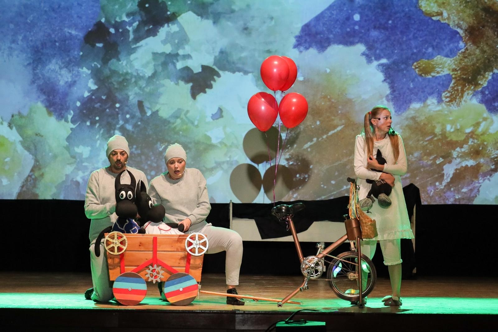 Zdjęcie w galerii na portalu naszraciborz.pl: Beboki. Kapitalny spektakl teatralny w Raciborskim Centrum Kultury wiadomości z regionu