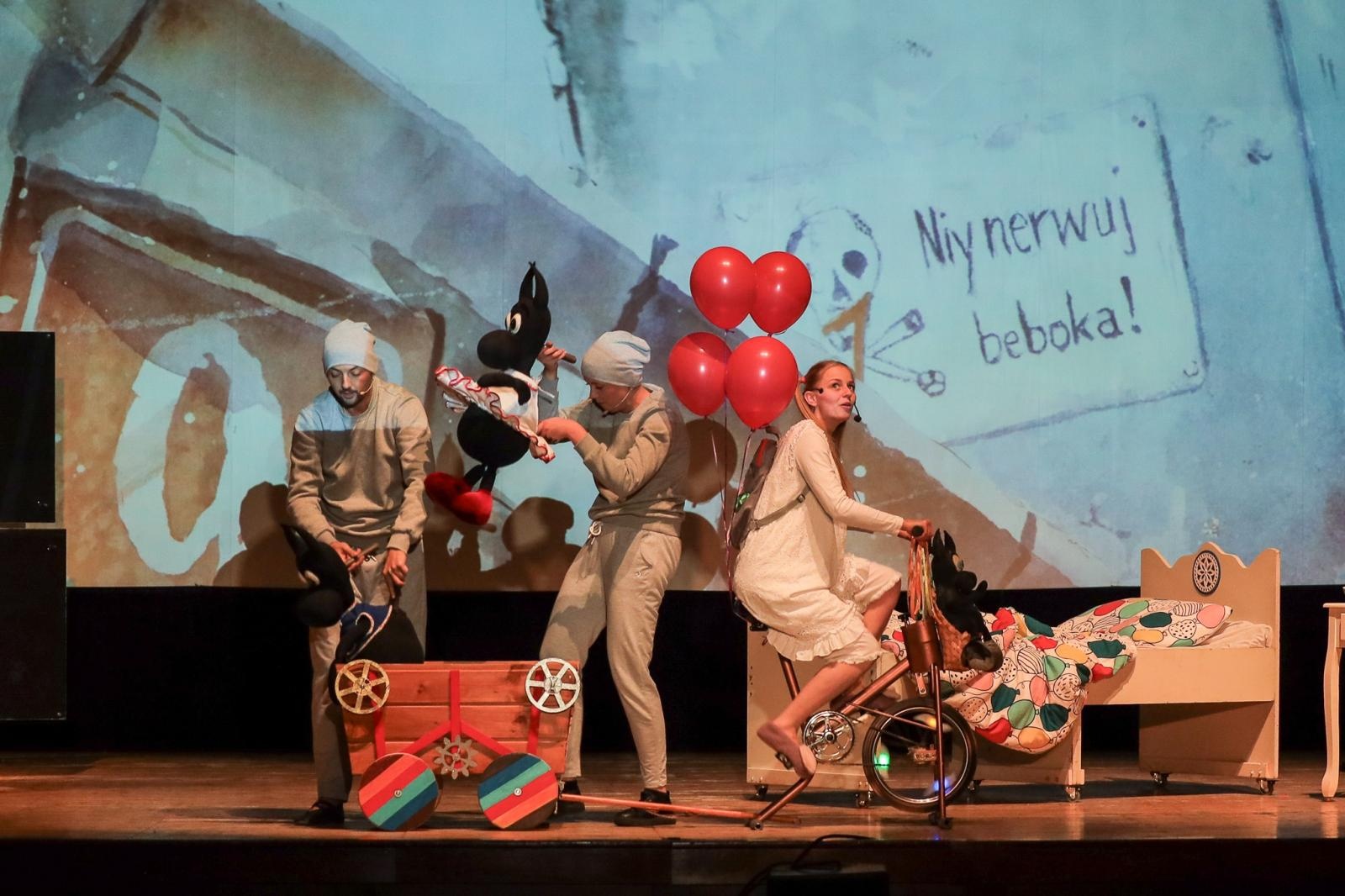 Zdjęcie w galerii na portalu naszraciborz.pl: Beboki. Kapitalny spektakl teatralny w Raciborskim Centrum Kultury wiadomości z regionu