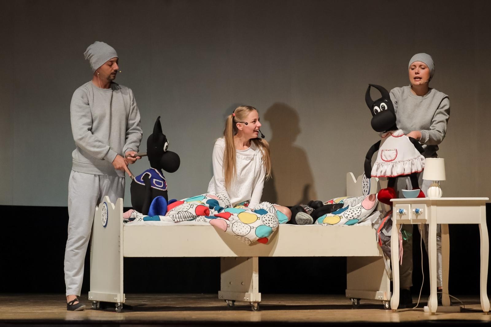 Zdjęcie w galerii na portalu naszraciborz.pl: Beboki. Kapitalny spektakl teatralny w Raciborskim Centrum Kultury wiadomości z regionu