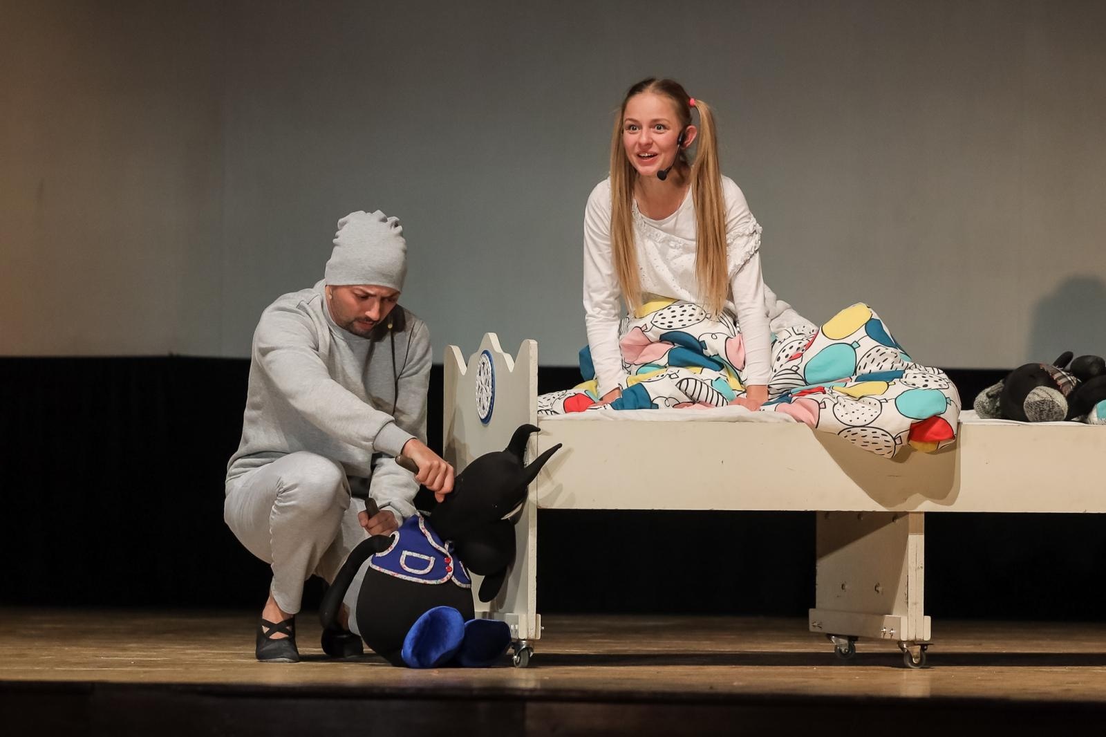 Zdjęcie w galerii na portalu naszraciborz.pl: Beboki. Kapitalny spektakl teatralny w Raciborskim Centrum Kultury wiadomości z regionu