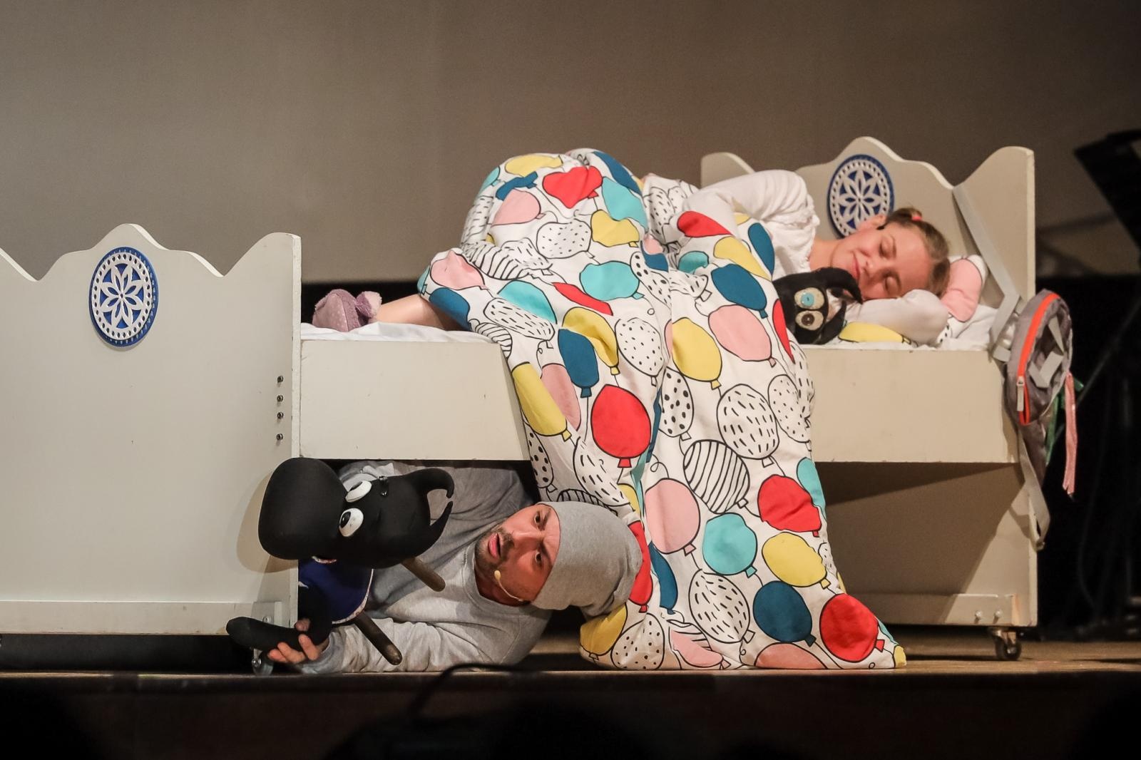 Zdjęcie w galerii na portalu naszraciborz.pl: Beboki. Kapitalny spektakl teatralny w Raciborskim Centrum Kultury wiadomości z regionu