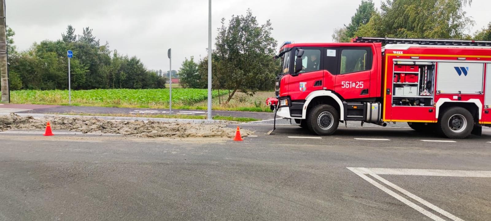 Zdjęcie w galerii na portalu naszraciborz.pl: Wielkie sprzątanie na Rybnickiej przez nieuwagę kierowcy wiadomości z regionu