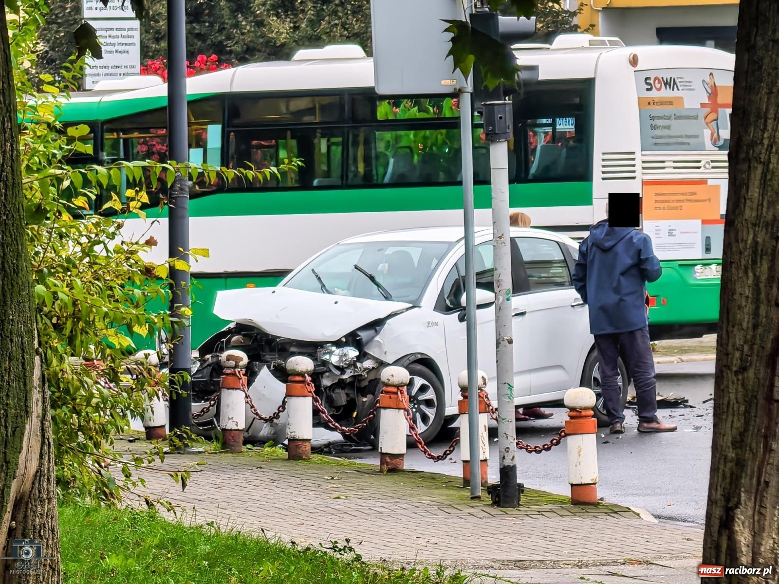 Zdjęcie w galerii na portalu naszraciborz.pl: Citroen i toyota zderzyły się na skrzyżowaniu przy sądzie [FOTO] wiadomości z regionu