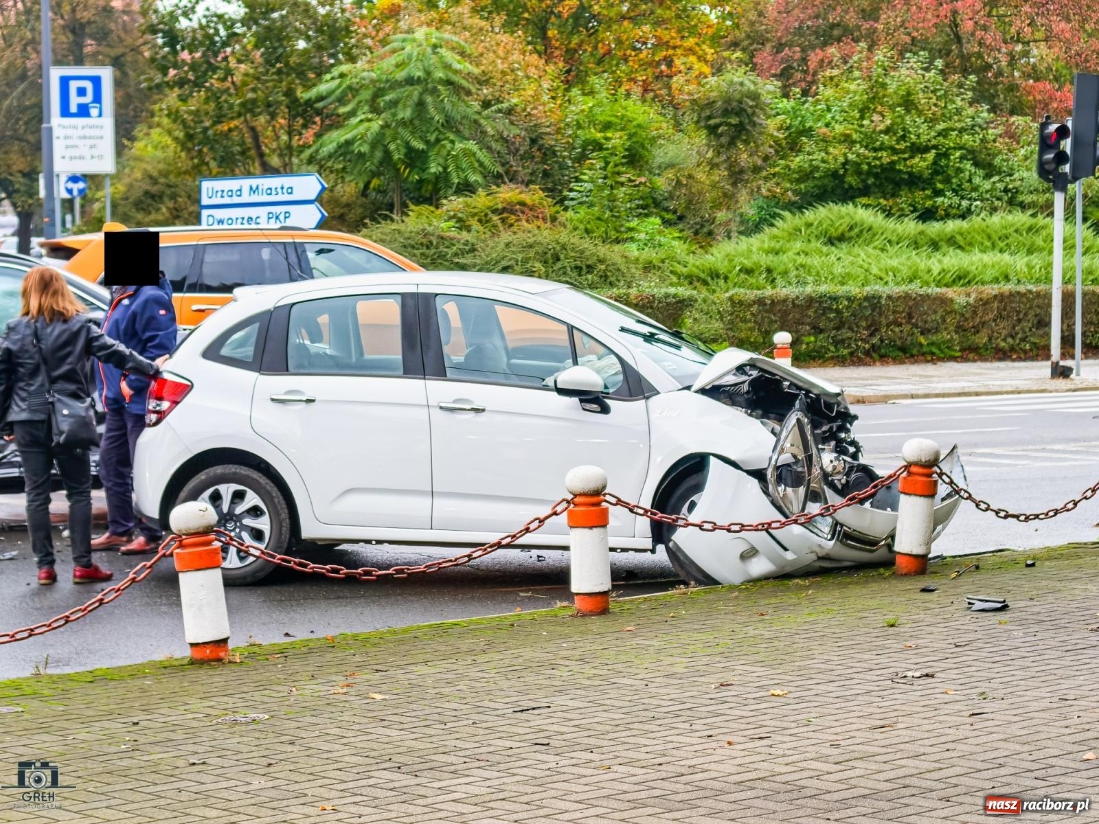 Zdjęcie w galerii na portalu naszraciborz.pl: Citroen i toyota zderzyły się na skrzyżowaniu przy sądzie [FOTO] wiadomości z regionu