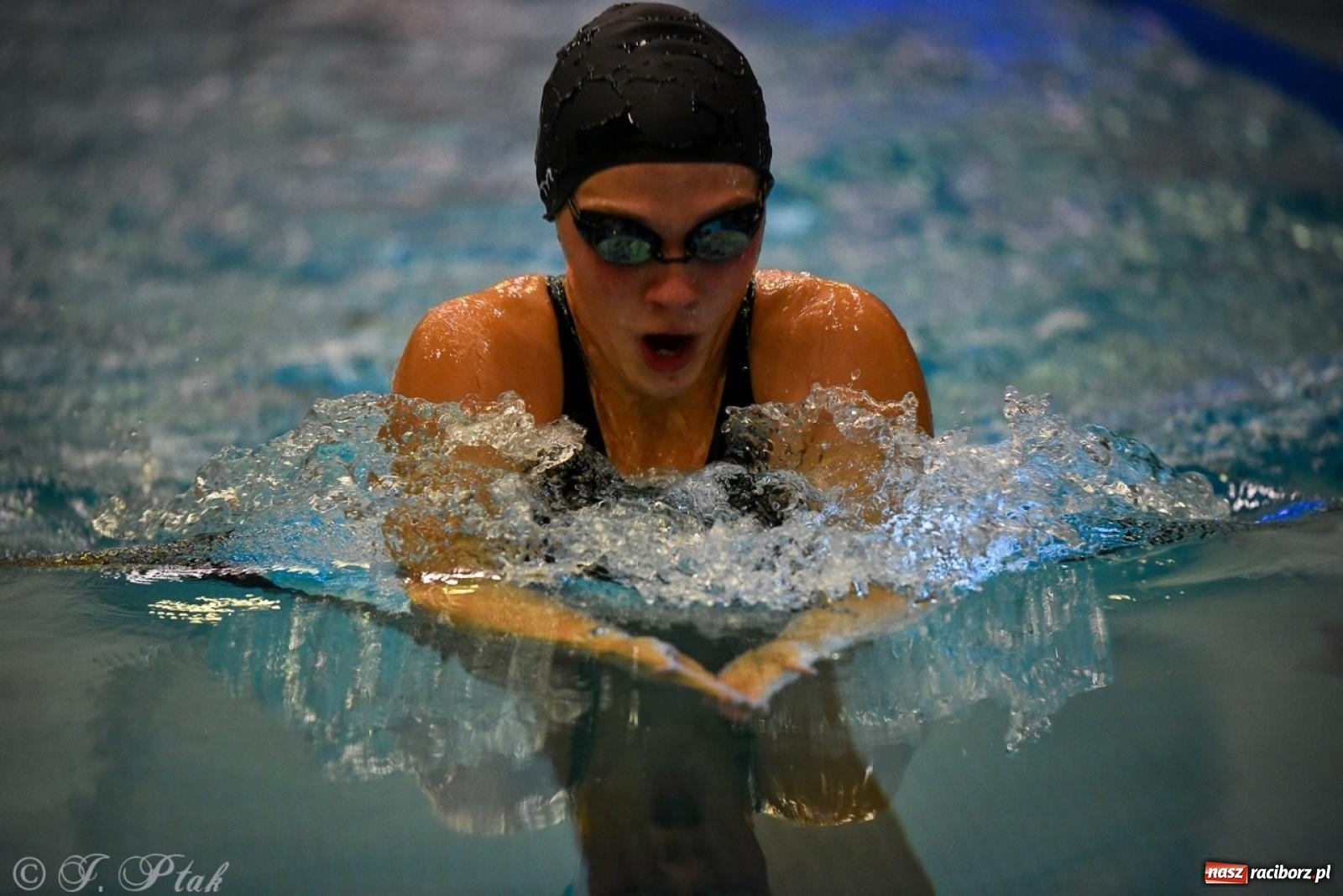 Zdjęcie w galerii na portalu naszraciborz.pl: Rywalizacja pływacka o Puchar Marszałka Województwa Śląskiego na krótkim basenie w Raciborzu wiadomości z regionu