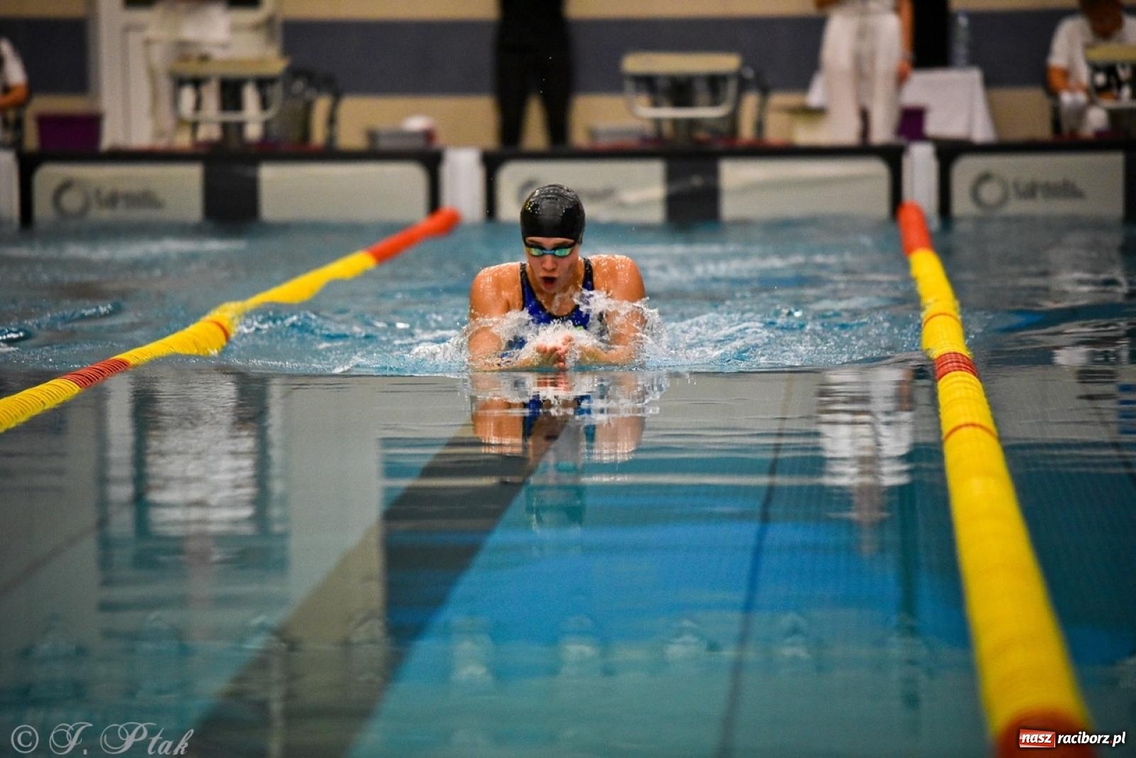Zdjęcie w galerii na portalu naszraciborz.pl: Rywalizacja pływacka o Puchar Marszałka Województwa Śląskiego na krótkim basenie w Raciborzu wiadomości z regionu