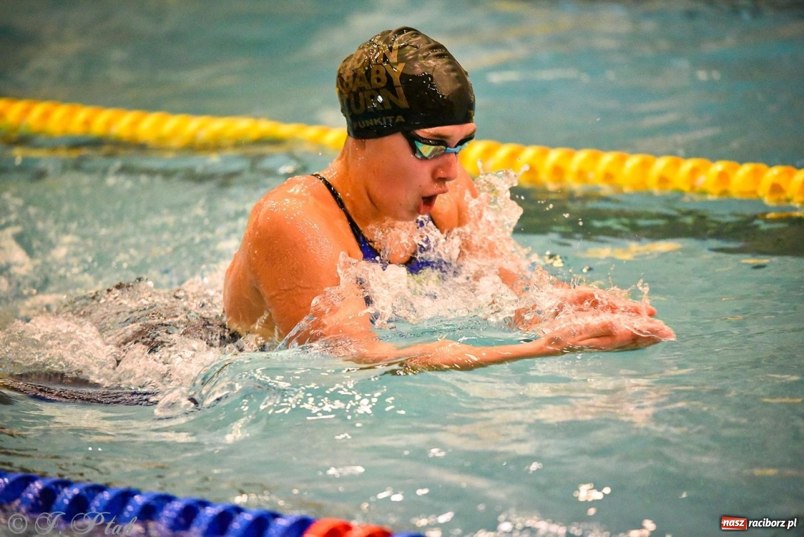 Zdjęcie w galerii na portalu naszraciborz.pl: Rywalizacja pływacka o Puchar Marszałka Województwa Śląskiego na krótkim basenie w Raciborzu wiadomości z regionu