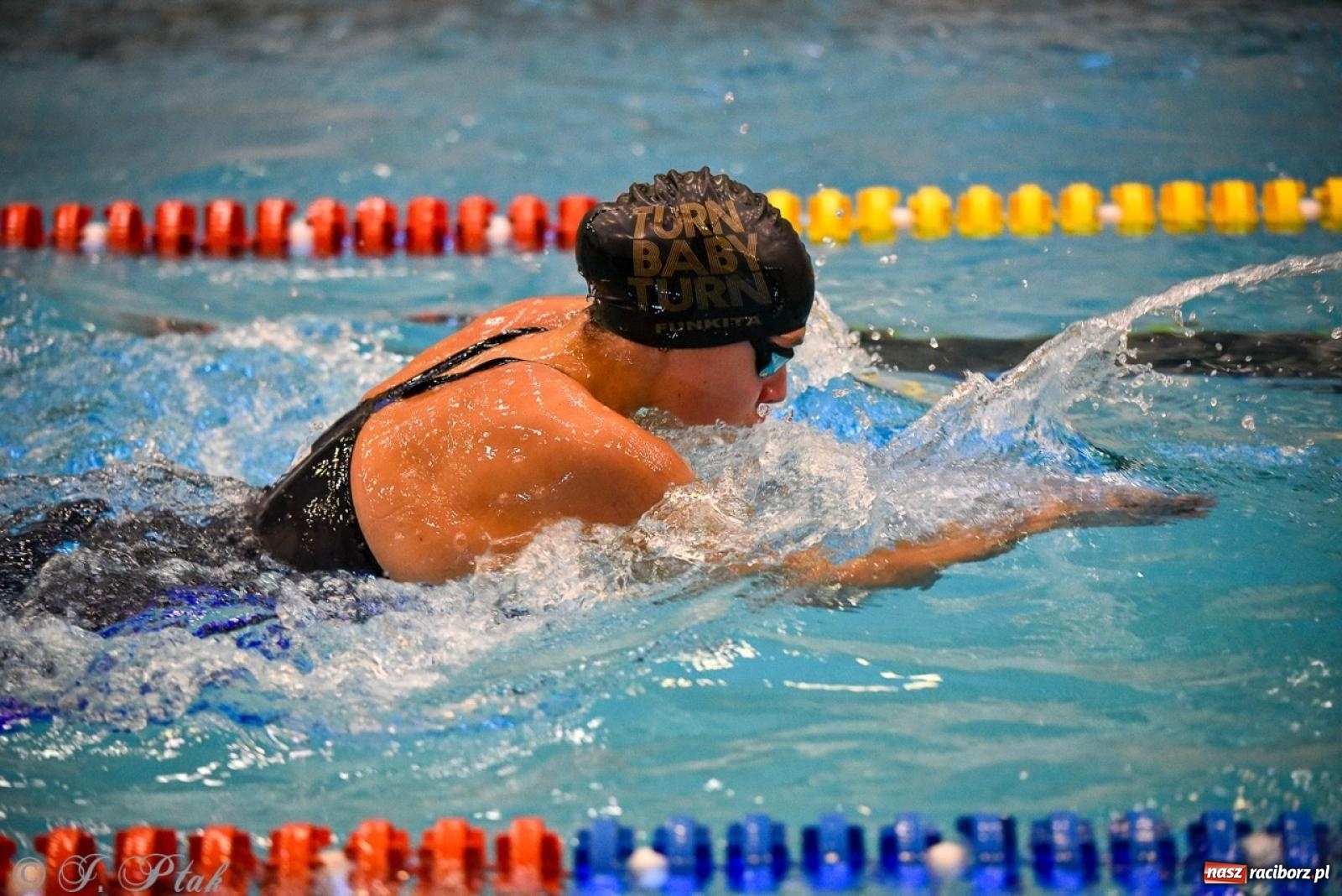 Zdjęcie w galerii na portalu naszraciborz.pl: Rywalizacja pływacka o Puchar Marszałka Województwa Śląskiego na krótkim basenie w Raciborzu wiadomości z regionu
