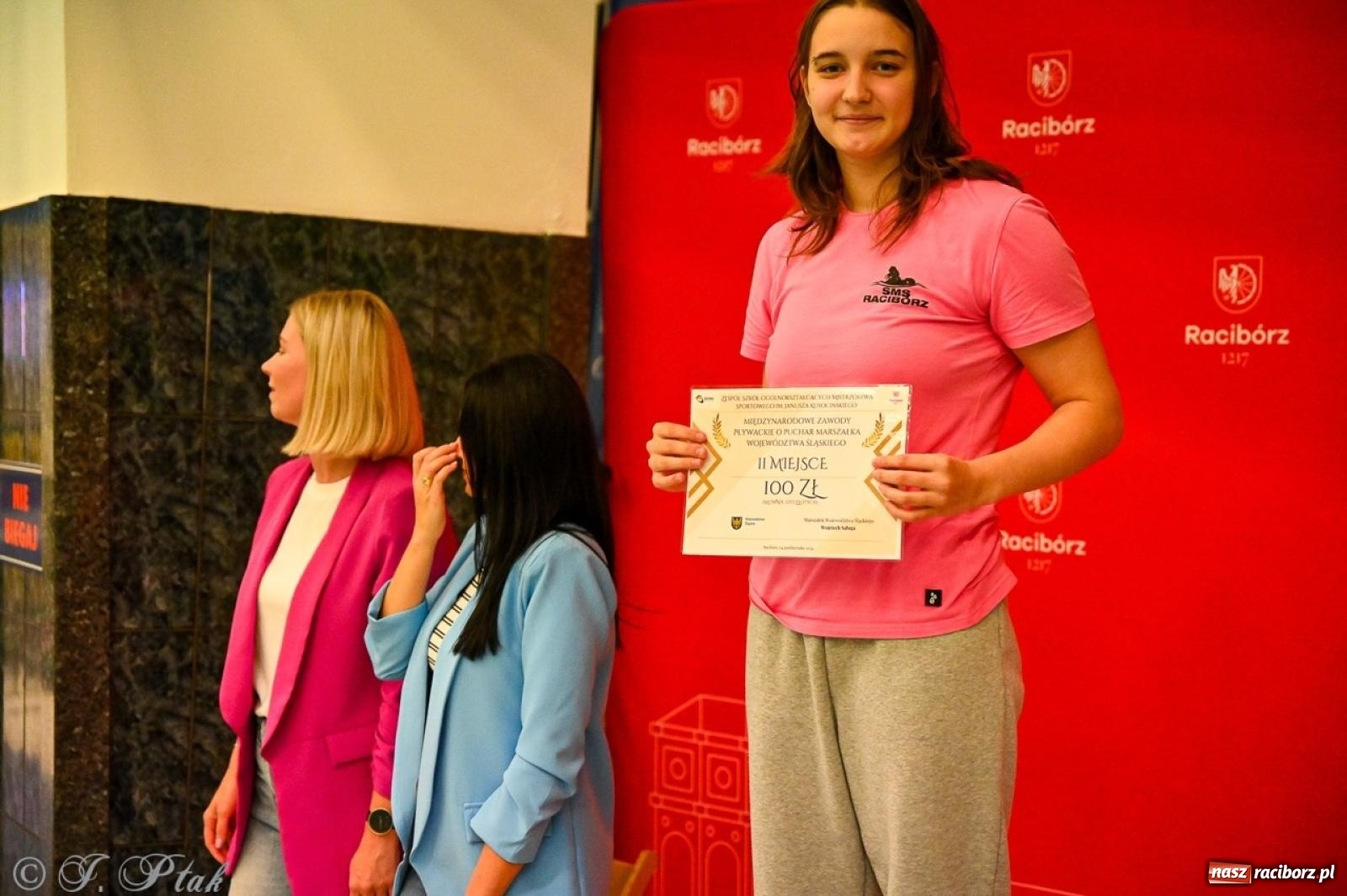 Zdjęcie w galerii na portalu naszraciborz.pl: Rywalizacja pływacka o Puchar Marszałka Województwa Śląskiego na krótkim basenie w Raciborzu wiadomości z regionu