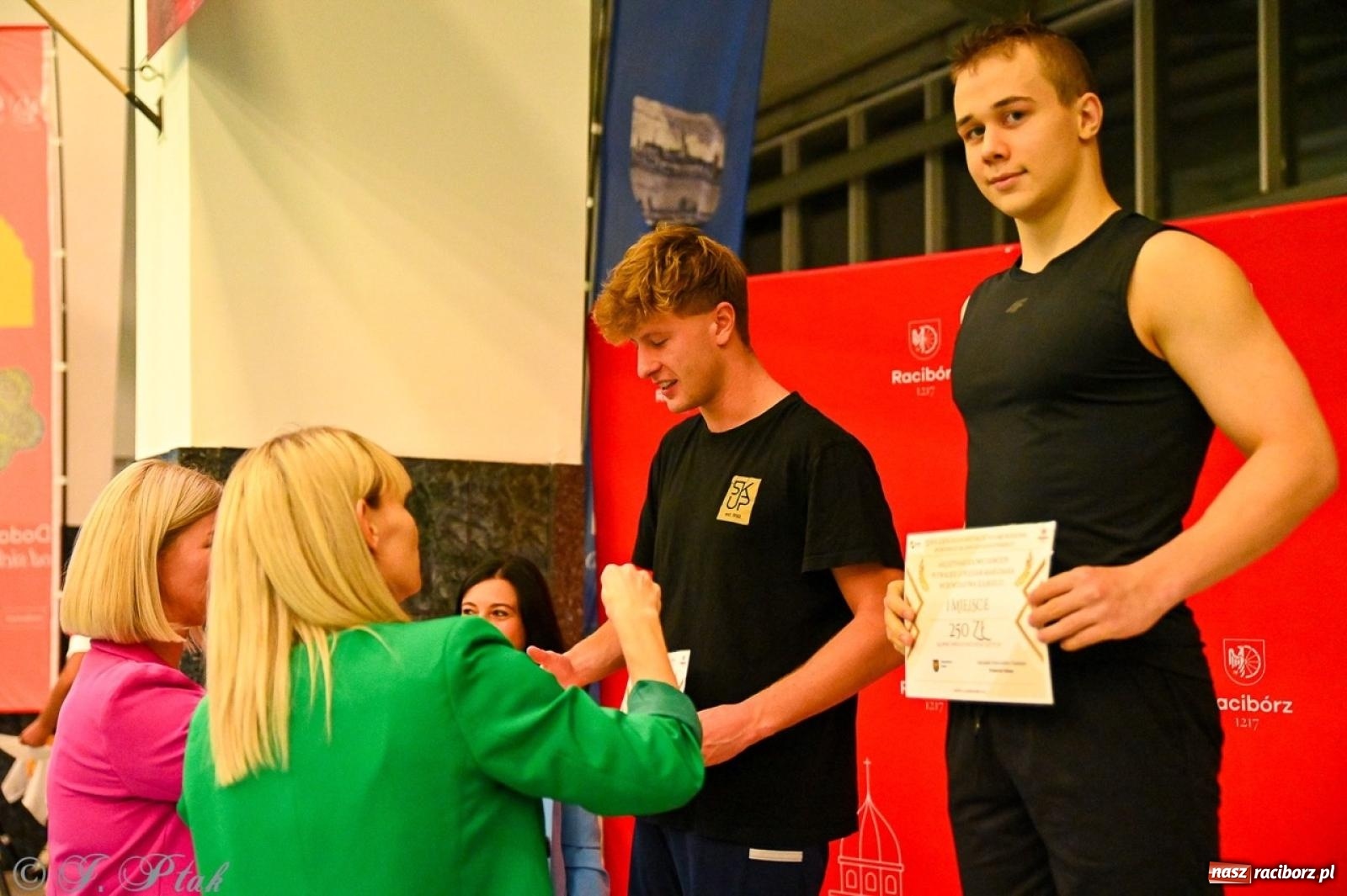 Zdjęcie w galerii na portalu naszraciborz.pl: Rywalizacja pływacka o Puchar Marszałka Województwa Śląskiego na krótkim basenie w Raciborzu wiadomości z regionu