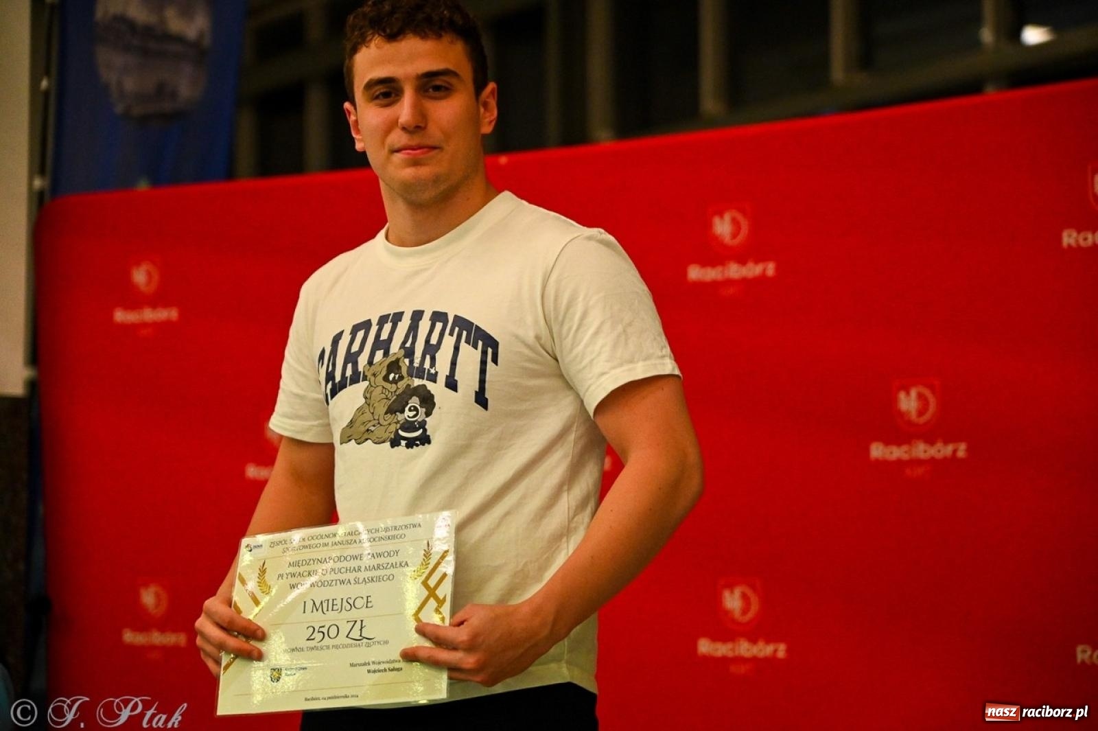 Zdjęcie w galerii na portalu naszraciborz.pl: Rywalizacja pływacka o Puchar Marszałka Województwa Śląskiego na krótkim basenie w Raciborzu wiadomości z regionu