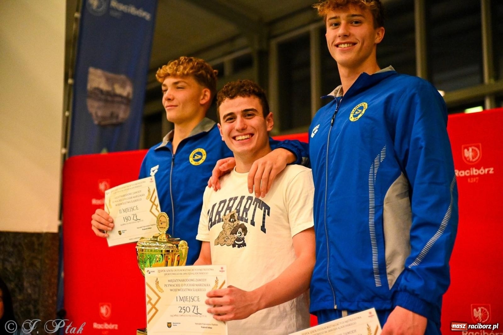 Zdjęcie w galerii na portalu naszraciborz.pl: Rywalizacja pływacka o Puchar Marszałka Województwa Śląskiego na krótkim basenie w Raciborzu wiadomości z regionu