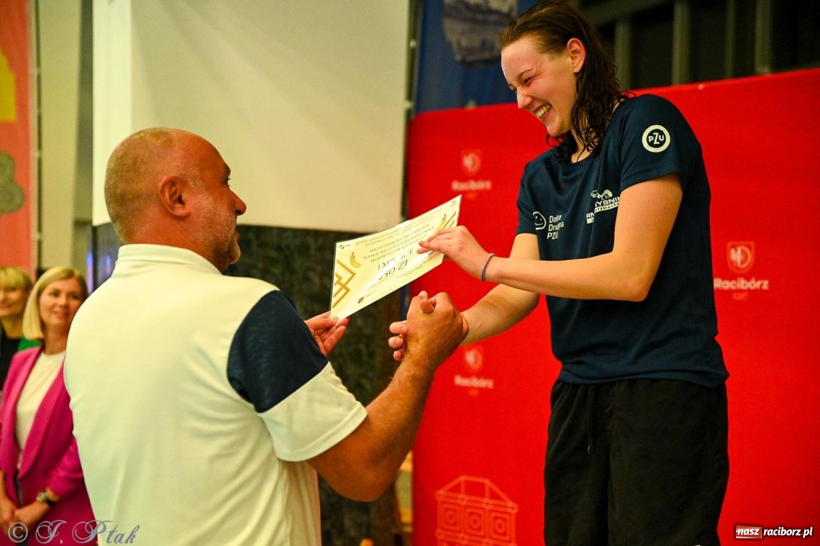 Zdjęcie w galerii na portalu naszraciborz.pl: Rywalizacja pływacka o Puchar Marszałka Województwa Śląskiego na krótkim basenie w Raciborzu wiadomości z regionu
