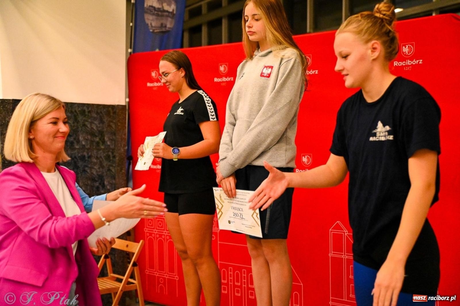Zdjęcie w galerii na portalu naszraciborz.pl: Rywalizacja pływacka o Puchar Marszałka Województwa Śląskiego na krótkim basenie w Raciborzu wiadomości z regionu