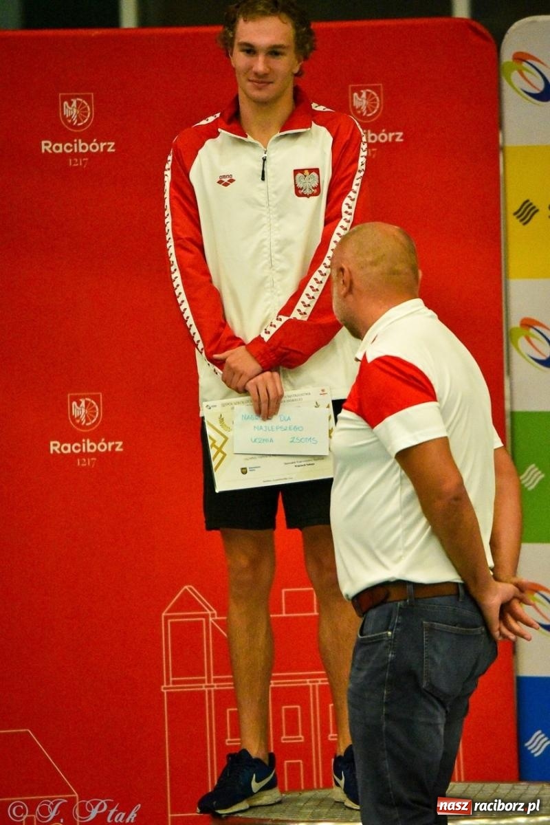 Zdjęcie w galerii na portalu naszraciborz.pl: Rywalizacja pływacka o Puchar Marszałka Województwa Śląskiego na krótkim basenie w Raciborzu wiadomości z regionu