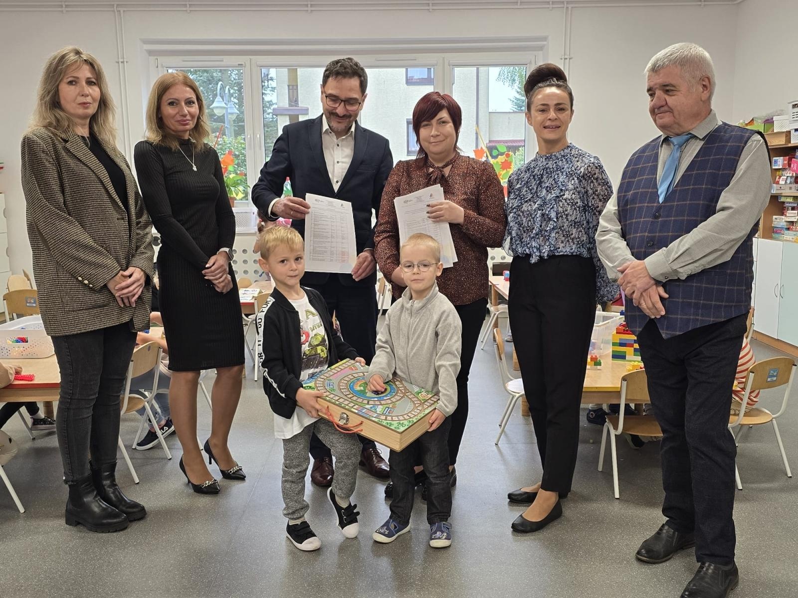 Zdjęcie w galerii na portalu naszraciborz.pl: Społeczność lokalna wspomogła przedszkole w Studziennej wiadomości z regionu