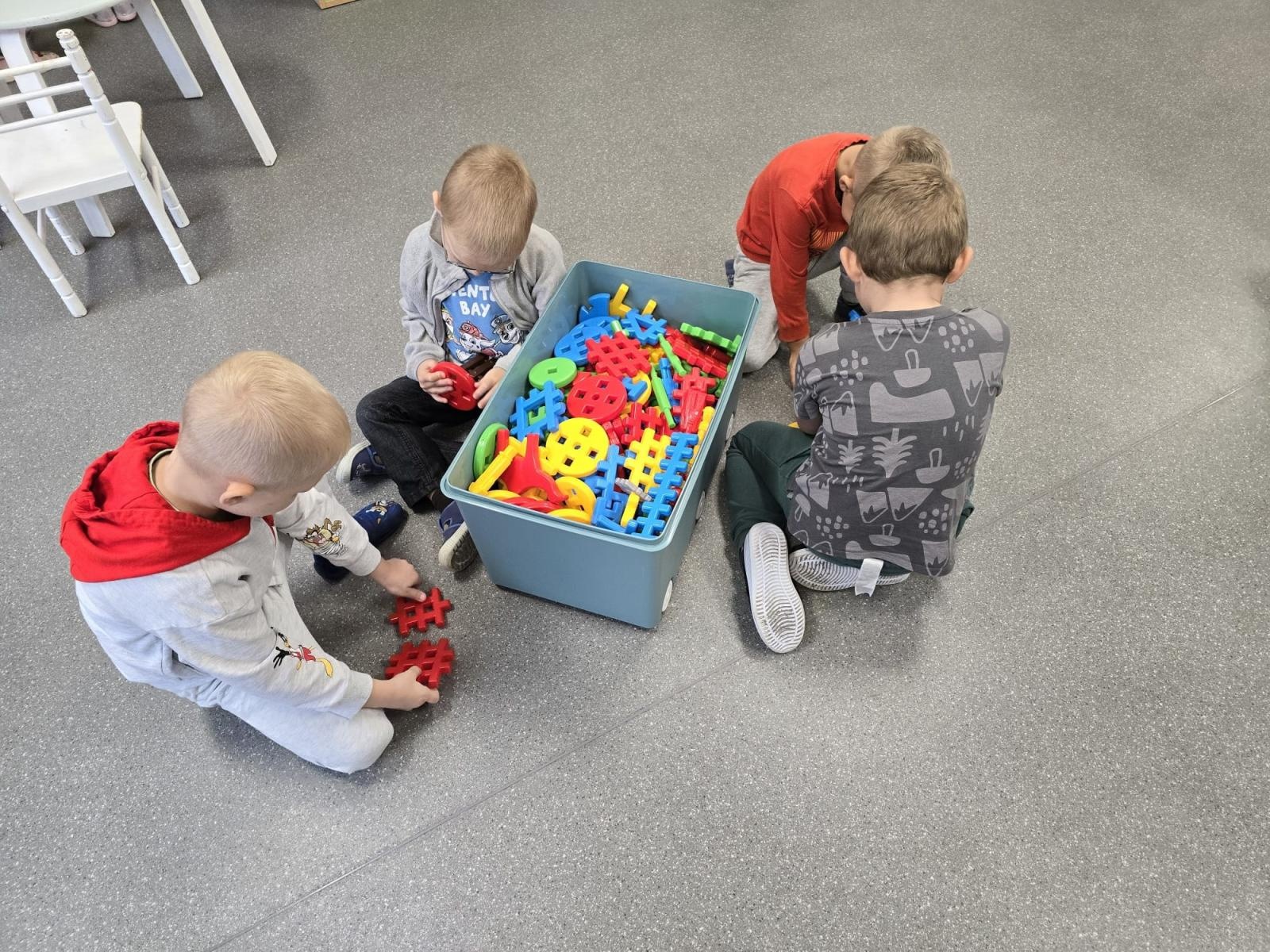 Zdjęcie w galerii na portalu naszraciborz.pl: Społeczność lokalna wspomogła przedszkole w Studziennej wiadomości z regionu