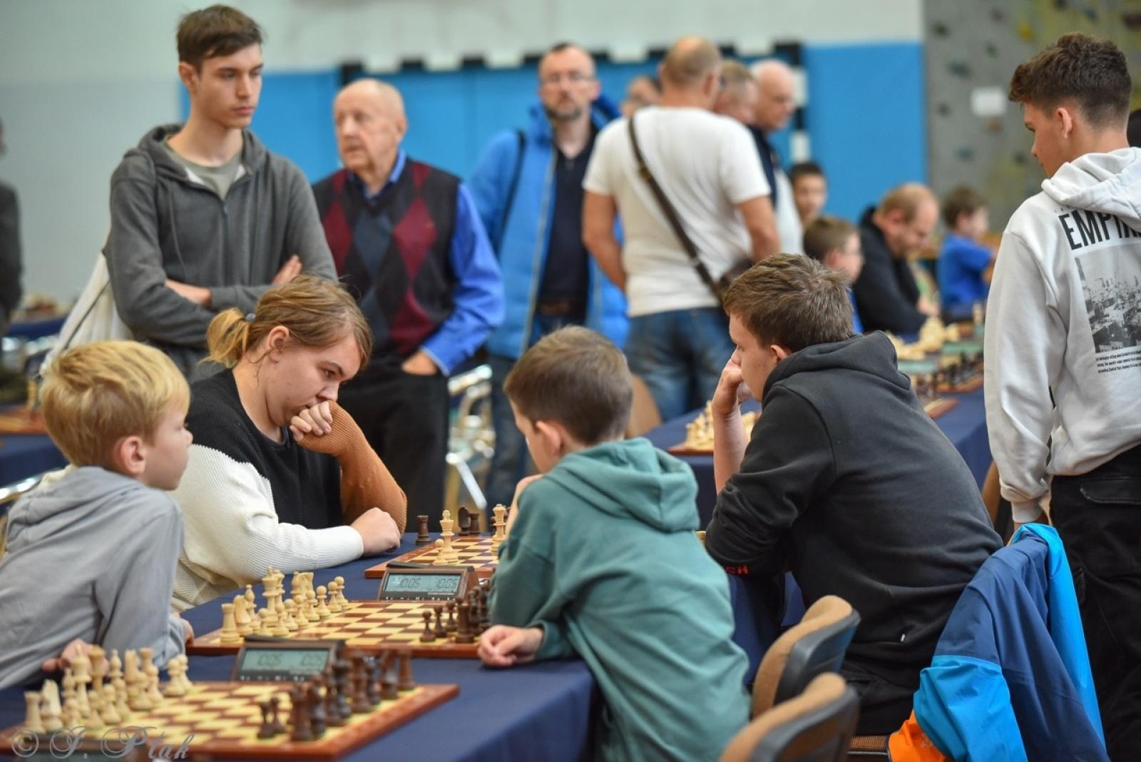 Zdjęcie w galerii na portalu naszraciborz.pl: V Międzynarodowy Memoriał Szachowy Alfreda Chrobaka – Zacięta rywalizacja w Raciborzu wiadomości z regionu