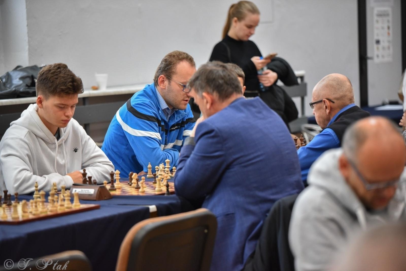 Zdjęcie w galerii na portalu naszraciborz.pl: V Międzynarodowy Memoriał Szachowy Alfreda Chrobaka – Zacięta rywalizacja w Raciborzu wiadomości z regionu
