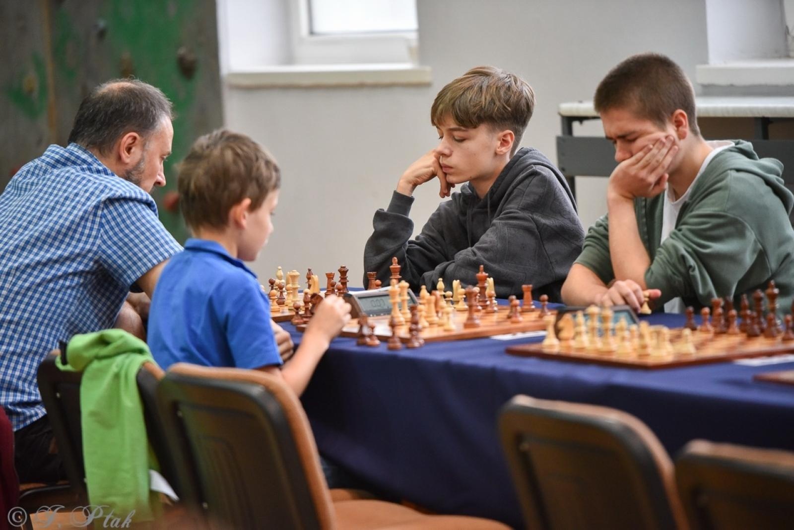 Zdjęcie w galerii na portalu naszraciborz.pl: V Międzynarodowy Memoriał Szachowy Alfreda Chrobaka – Zacięta rywalizacja w Raciborzu wiadomości z regionu