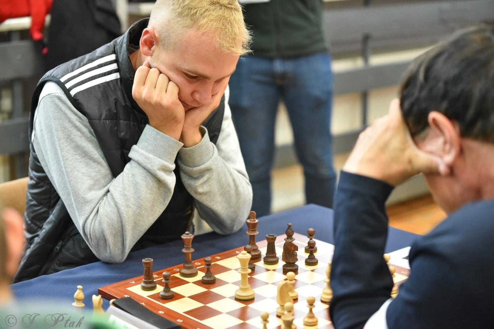 Zdjęcie w galerii na portalu naszraciborz.pl: V Międzynarodowy Memoriał Szachowy Alfreda Chrobaka – Zacięta rywalizacja w Raciborzu wiadomości z regionu