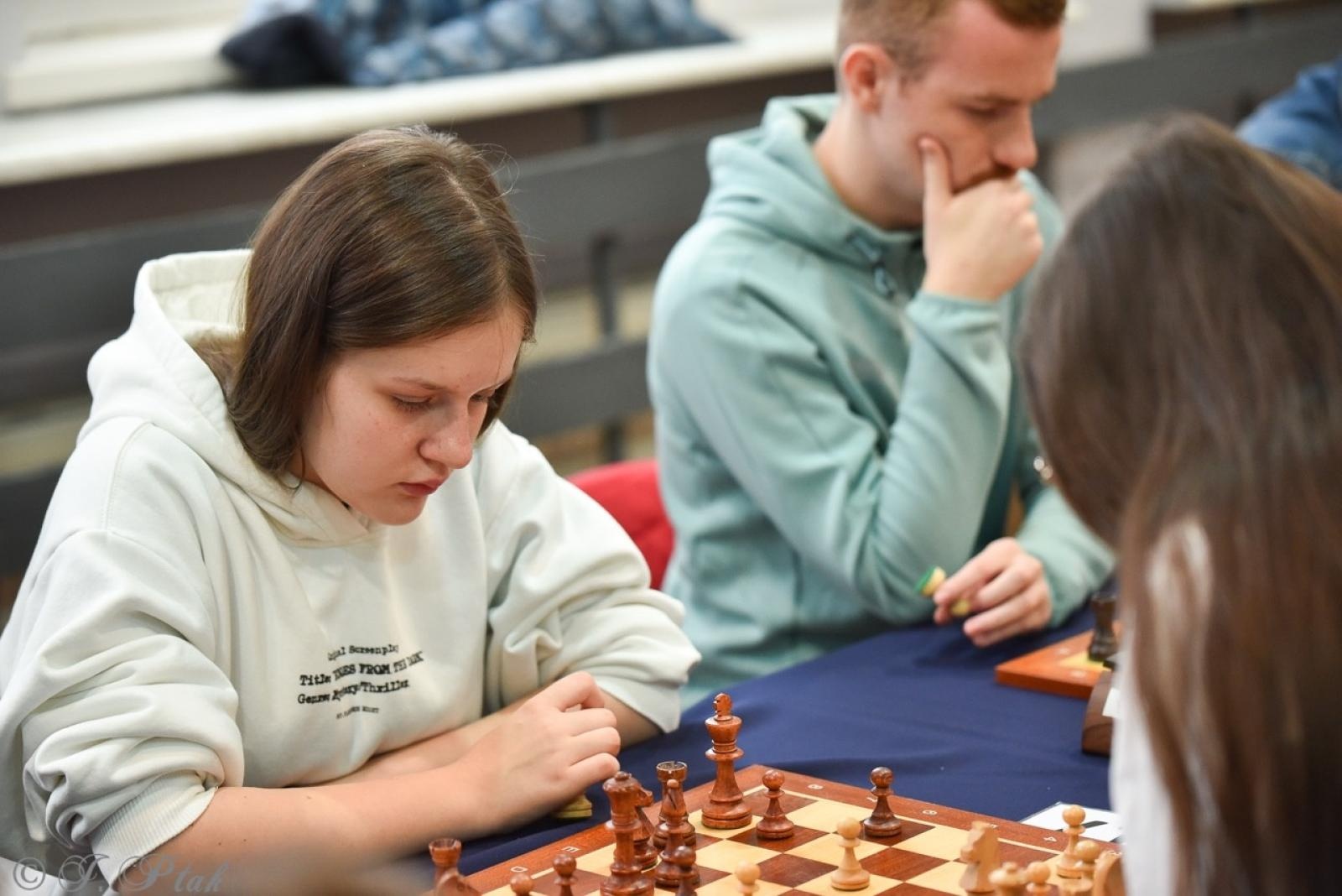 Zdjęcie w galerii na portalu naszraciborz.pl: V Międzynarodowy Memoriał Szachowy Alfreda Chrobaka – Zacięta rywalizacja w Raciborzu wiadomości z regionu