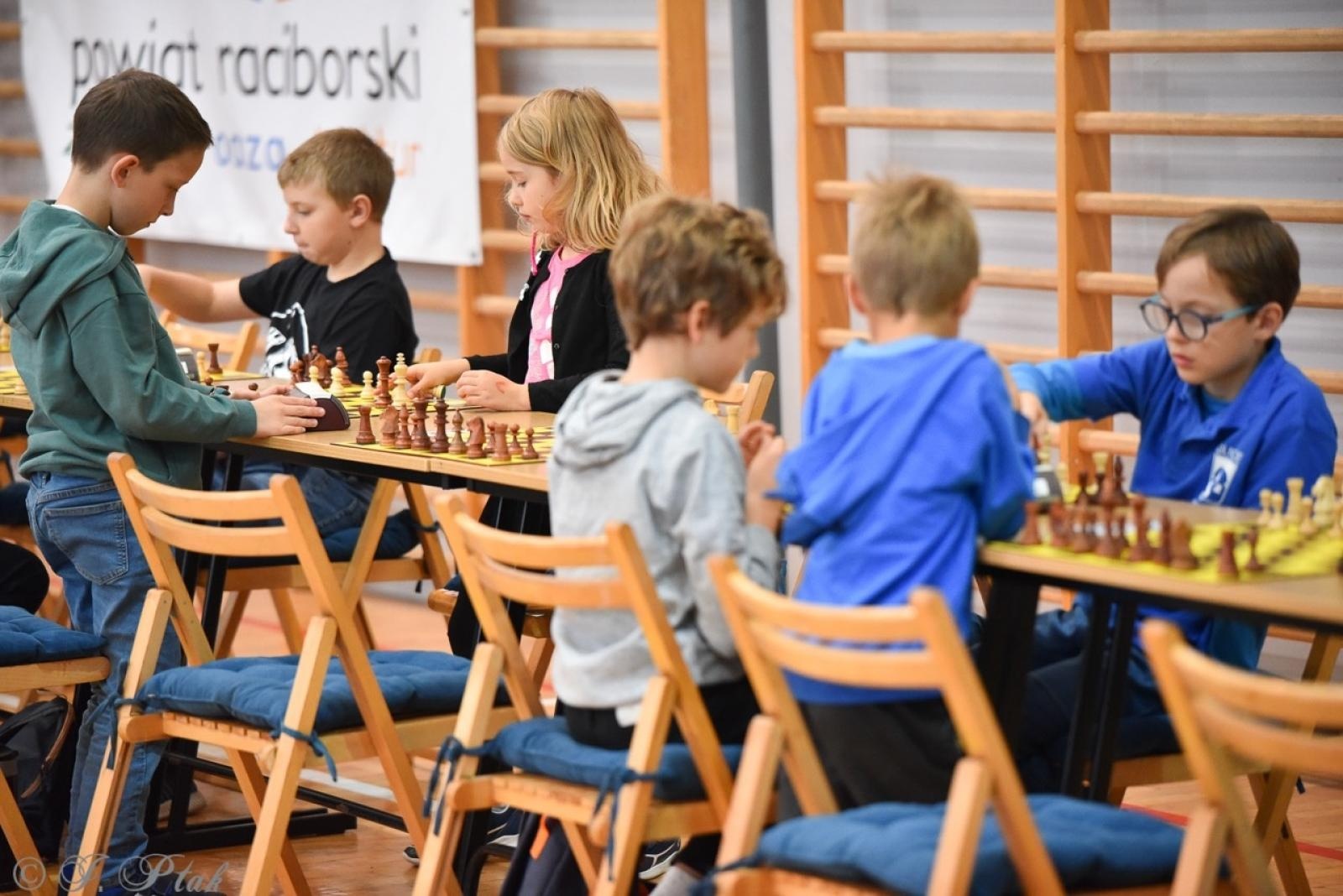 Zdjęcie w galerii na portalu naszraciborz.pl: V Międzynarodowy Memoriał Szachowy Alfreda Chrobaka – Zacięta rywalizacja w Raciborzu wiadomości z regionu