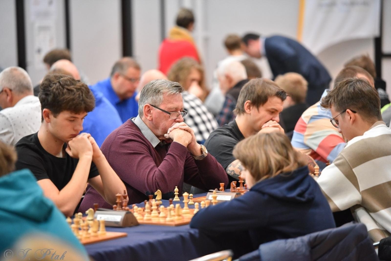 Zdjęcie w galerii na portalu naszraciborz.pl: V Międzynarodowy Memoriał Szachowy Alfreda Chrobaka – Zacięta rywalizacja w Raciborzu wiadomości z regionu