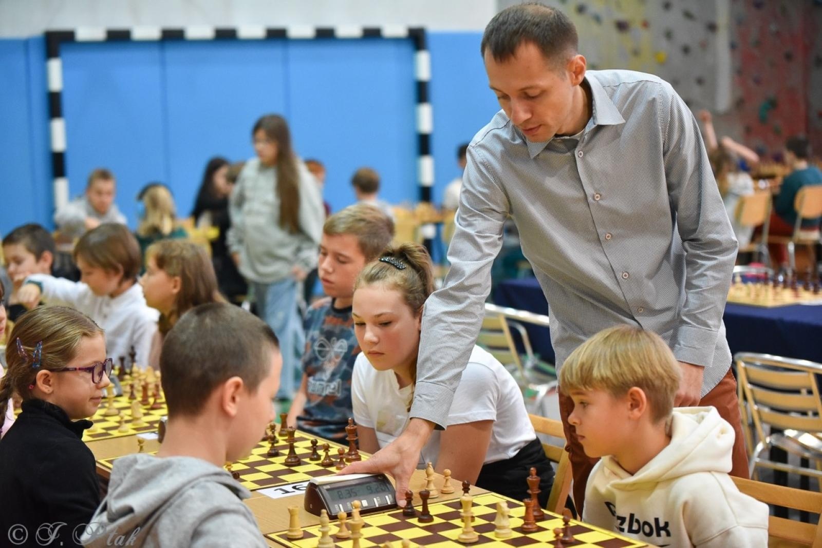 Zdjęcie w galerii na portalu naszraciborz.pl: V Międzynarodowy Memoriał Szachowy Alfreda Chrobaka – Zacięta rywalizacja w Raciborzu wiadomości z regionu