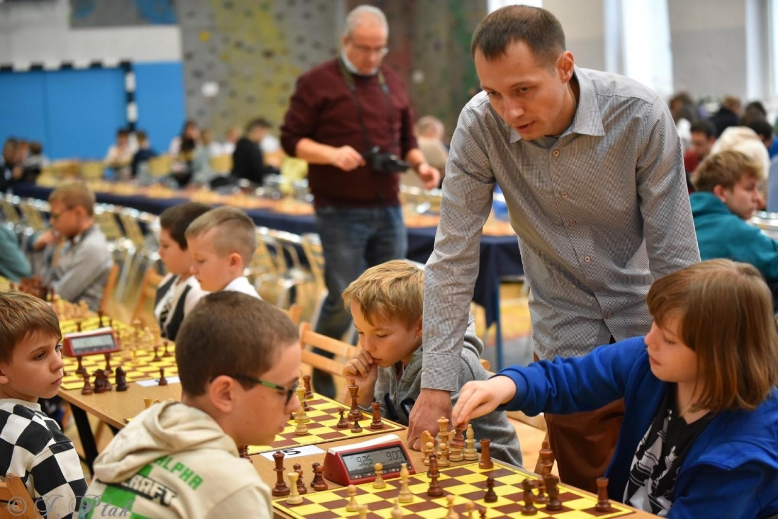 Zdjęcie w galerii na portalu naszraciborz.pl: V Międzynarodowy Memoriał Szachowy Alfreda Chrobaka – Zacięta rywalizacja w Raciborzu wiadomości z regionu