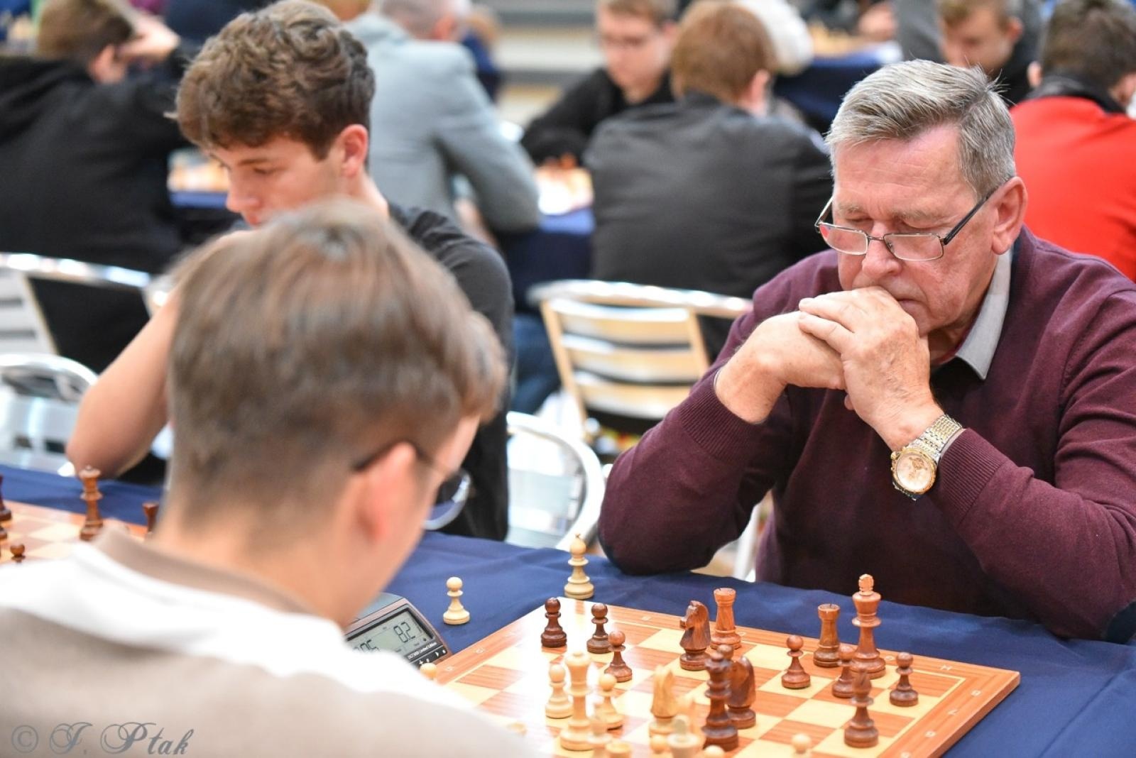 Zdjęcie w galerii na portalu naszraciborz.pl: V Międzynarodowy Memoriał Szachowy Alfreda Chrobaka – Zacięta rywalizacja w Raciborzu wiadomości z regionu