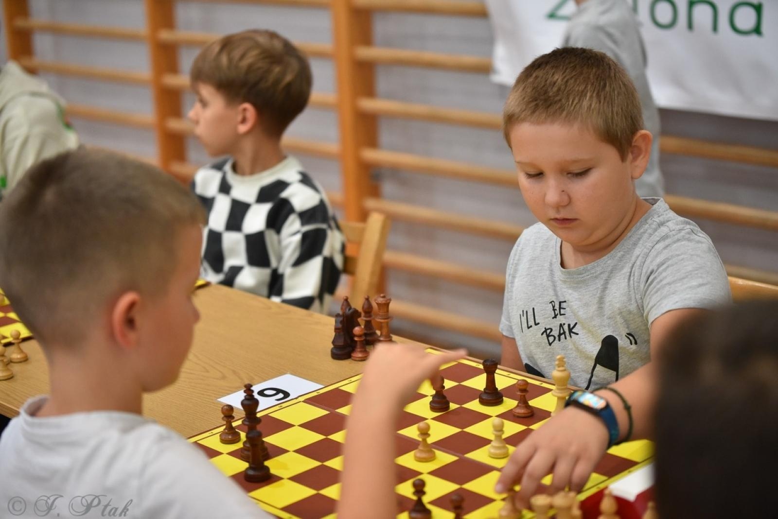 Zdjęcie w galerii na portalu naszraciborz.pl: V Międzynarodowy Memoriał Szachowy Alfreda Chrobaka – Zacięta rywalizacja w Raciborzu wiadomości z regionu