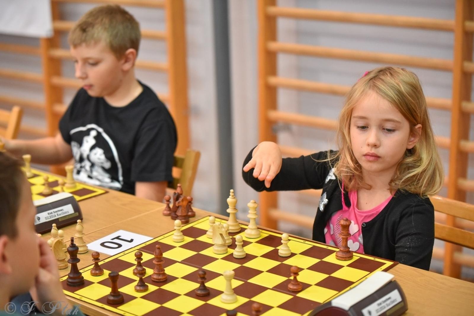 Zdjęcie w galerii na portalu naszraciborz.pl: V Międzynarodowy Memoriał Szachowy Alfreda Chrobaka – Zacięta rywalizacja w Raciborzu wiadomości z regionu