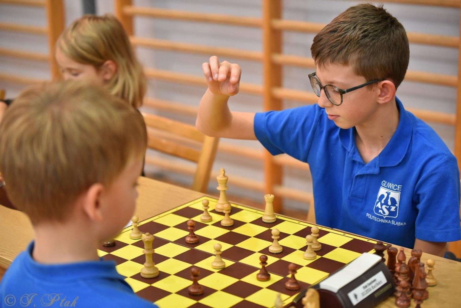 Zdjęcie w galerii na portalu naszraciborz.pl: V Międzynarodowy Memoriał Szachowy Alfreda Chrobaka – Zacięta rywalizacja w Raciborzu wiadomości z regionu