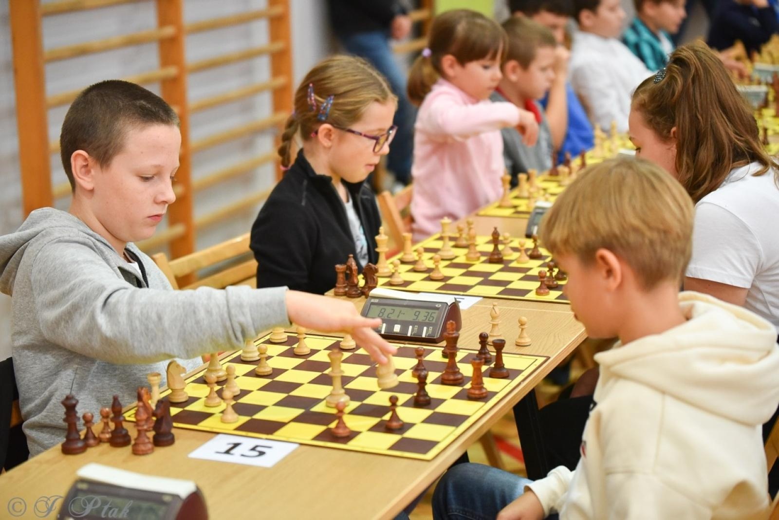 Zdjęcie w galerii na portalu naszraciborz.pl: V Międzynarodowy Memoriał Szachowy Alfreda Chrobaka – Zacięta rywalizacja w Raciborzu wiadomości z regionu